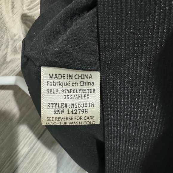 Black pleated mini skirt with an elastic waist and lined with shorts Size Medium - Picture 11 of 12